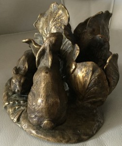 Скульптура  "Зайцы в капусте", бронза.