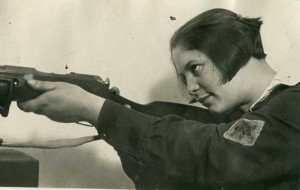 Девушка - стрелок ОСОВИАХИМа. Нашивка. 1930-е.