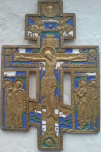 пластика и распятие
