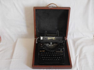 Продам антикварную печатающую машинку "Rheinmetall"