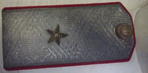 Серебряные генеральские погоны на кителе 1943 г.