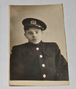 ТРИ фото с РЕЧНИКАМИ ( курсант ЯРТ и другие)  КОКАРДЫ