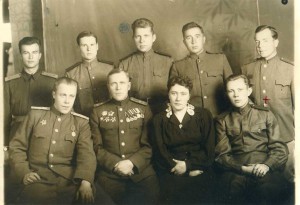 ПОЛКОВНИК СА в группе сослуживцев. ОРДЕНА.