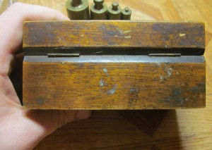 Набор весовых гирек.