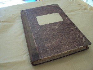 Чистая книга-журнал для записей.