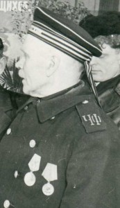 Книга "ВОССТАНИЕ НА ПОТЁМКИНЕ 1905 г." и фото участника.