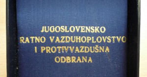 Пилот-инструктор в золоте с дипломом Югославия