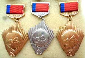 Комплект из трёх призовых знаков РСФСР. Плавание, 1950-й год