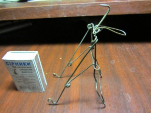 Фото под стеклом на подставке.