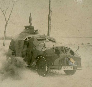 Манёвры рейхсвера. Бронемашина. 1930 г.