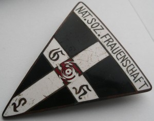 Партийный знак для женщин с аукциона ZEIGE