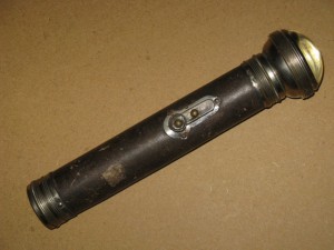 Фонарь карманный цилиндрич. с линзой. Начало 20го века!!!