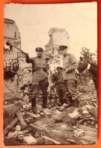 Кавалеристы в деревне 6 км. западнее Кюстрина.Июль 1945.