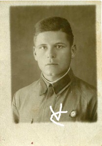 Красноармеец со знаком "Снайпер ОСОАВИАХИМА", 1940