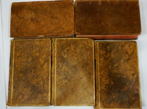 5  старых книг на иностр. языке.