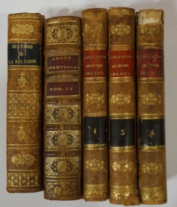 5  старых книг на иностр. языке.