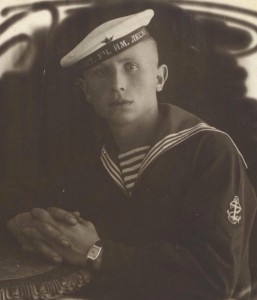 Моряк с нашивкой, училище им ЛКСМУ