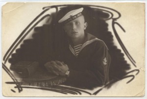 Моряк с нашивкой, училище им ЛКСМУ