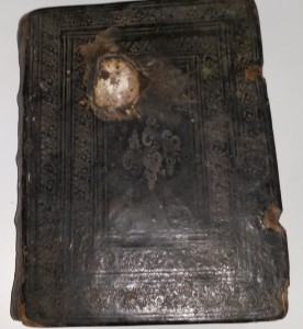 2  церковных книги