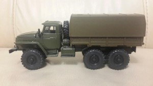 УРАЛ-4320, ЗИЛ-131. Россия.