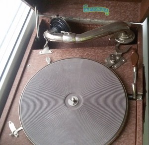 патефон " ДРУЖБА"