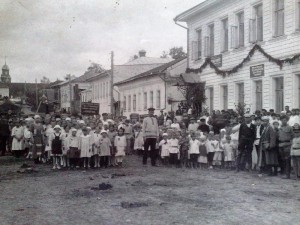 Первые годы Сов. Власти (Ким, Съезды РКСМ, пом. гол. детям)