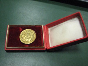 Школьная медаль РСФСР, золото, в родной коробочке. 32мм