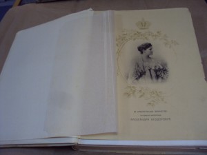 Культурно-исторический очерк жизни С-Петербурга за два века.