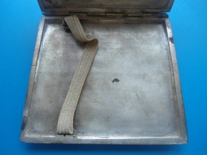 Серебренный портсигар  вес 117 гр. длина 7,5 см, ширина 8 см