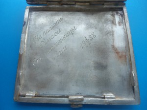 Серебренный портсигар  вес 117 гр. длина 7,5 см, ширина 8 см