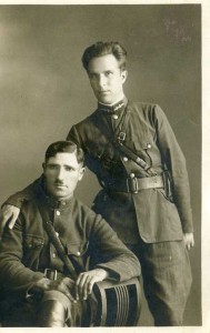 ДВОЕ с интересными ПЕТЛИЦАМИ.