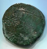 пара древних серебренных монет.