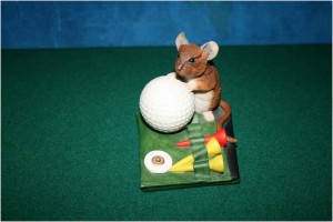 Мышка с мячом от гольфа