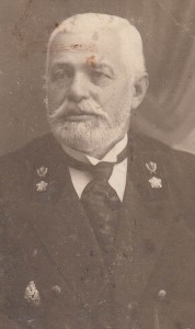 Подскажите что это за чиновник, знак....