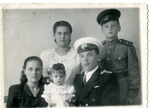 Мальчик - военный музыкант.