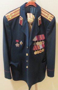 Пaрaдный китeль, брюки, рeмень.