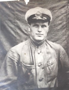 Фото со старыми кокардами.