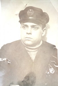 Фото со старыми кокардами.