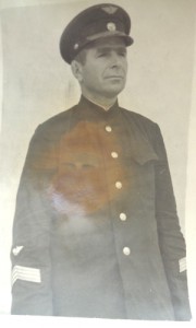 Фото со старыми кокардами.