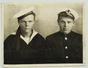 Моряк Торгового Флота и Матрос с кр." Киров "?