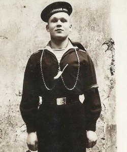 Моряк с Боцманским Свистком и Повязкой.