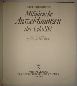 Книга на немецком языке про советские значки и награды.