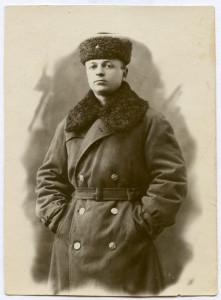 Сотрудник НКВД в зимней форме, 1938 год.