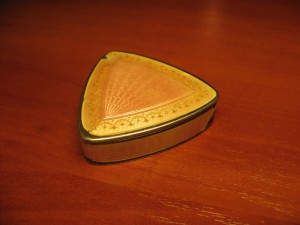 Серебро.84 пр.Эмаль по гильошионированному фону )