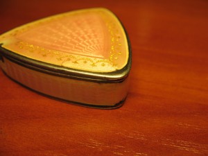 Серебро.84 пр.Эмаль по гильошионированному фону )