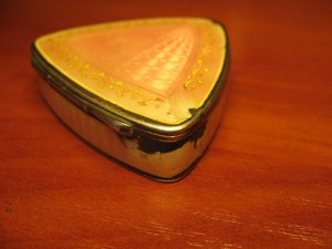 Серебро.84 пр.Эмаль по гильошионированному фону )