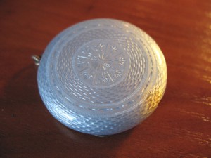 Серебро.84 пр.Эмаль по гильошионированному фону )
