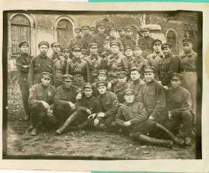 Бойцы и командиры броневого дивизиона РККА.