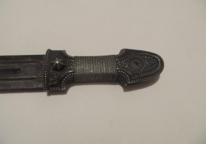 Кинжал в серебре