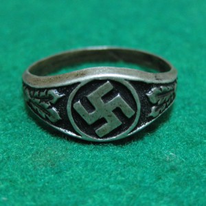 Членский знак NSDAP.